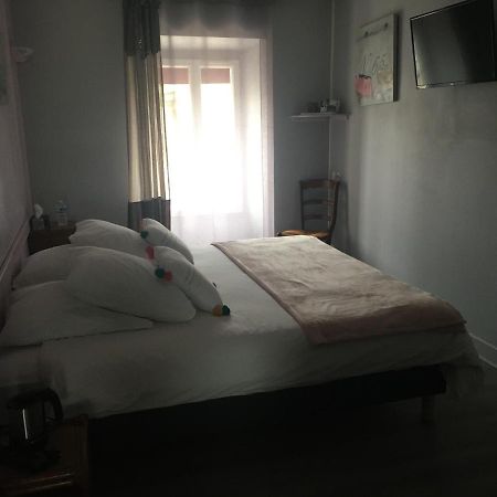 L'Un Des Sens Hotel Villefranche-de-Lonchat Buitenkant foto