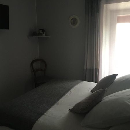 L'Un Des Sens Hotel Villefranche-de-Lonchat Buitenkant foto
