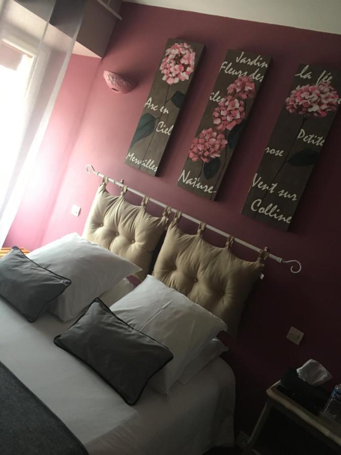 L'Un Des Sens Hotel Villefranche-de-Lonchat Buitenkant foto