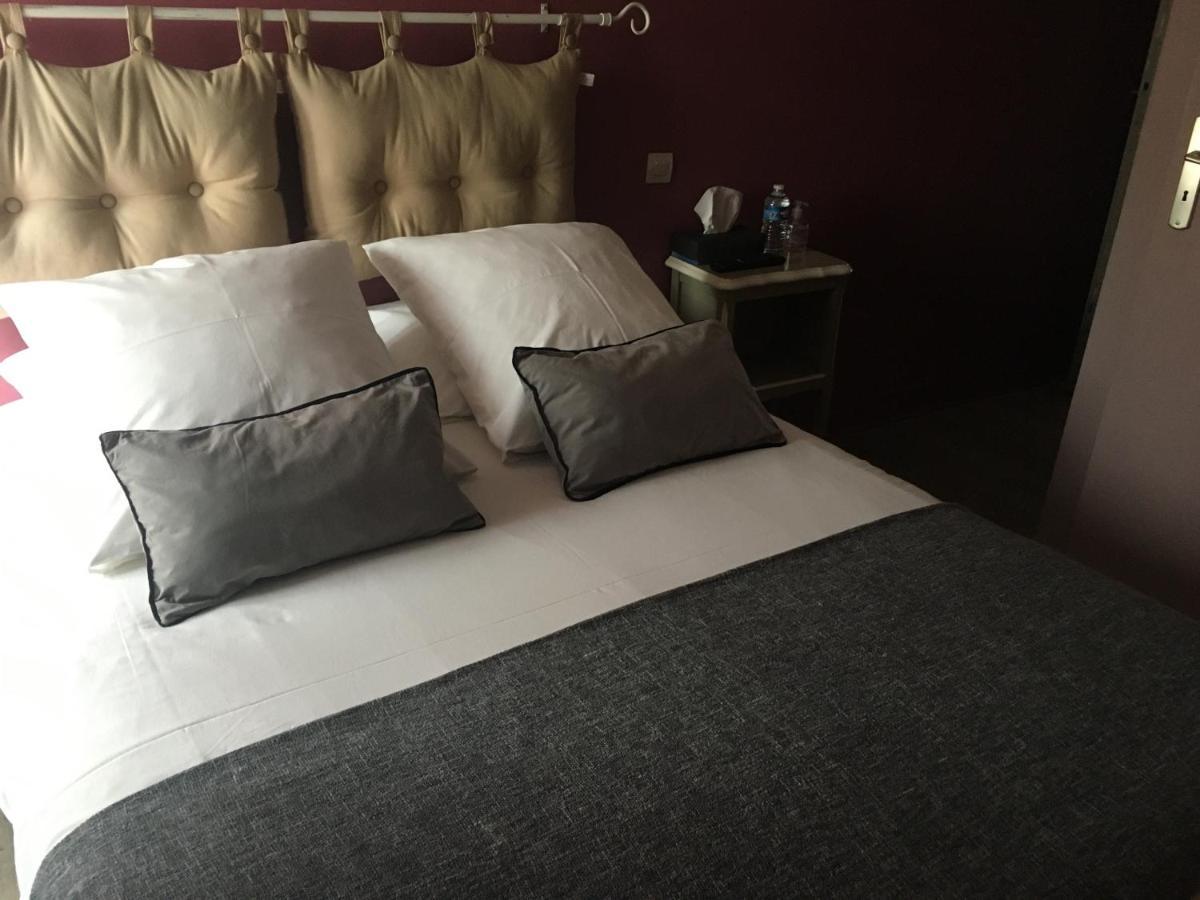 L'Un Des Sens Hotel Villefranche-de-Lonchat Buitenkant foto