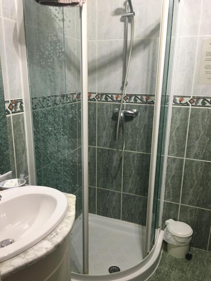 L'Un Des Sens Hotel Villefranche-de-Lonchat Buitenkant foto