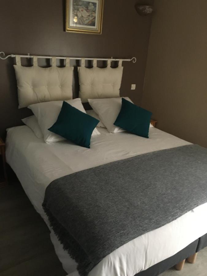 L'Un Des Sens Hotel Villefranche-de-Lonchat Buitenkant foto