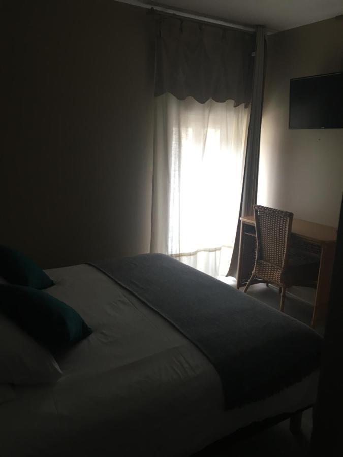 L'Un Des Sens Hotel Villefranche-de-Lonchat Buitenkant foto