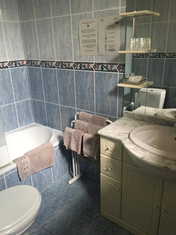 L'Un Des Sens Hotel Villefranche-de-Lonchat Buitenkant foto