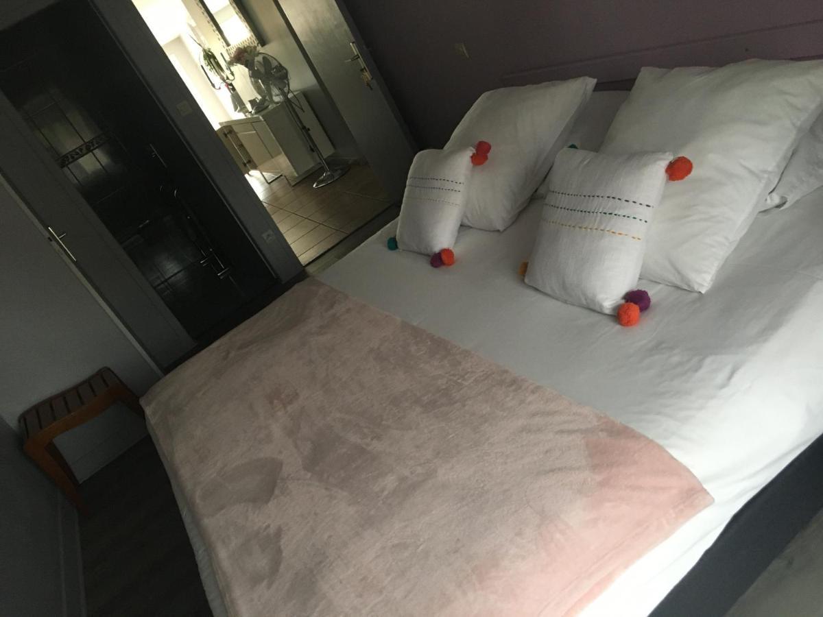 L'Un Des Sens Hotel Villefranche-de-Lonchat Buitenkant foto