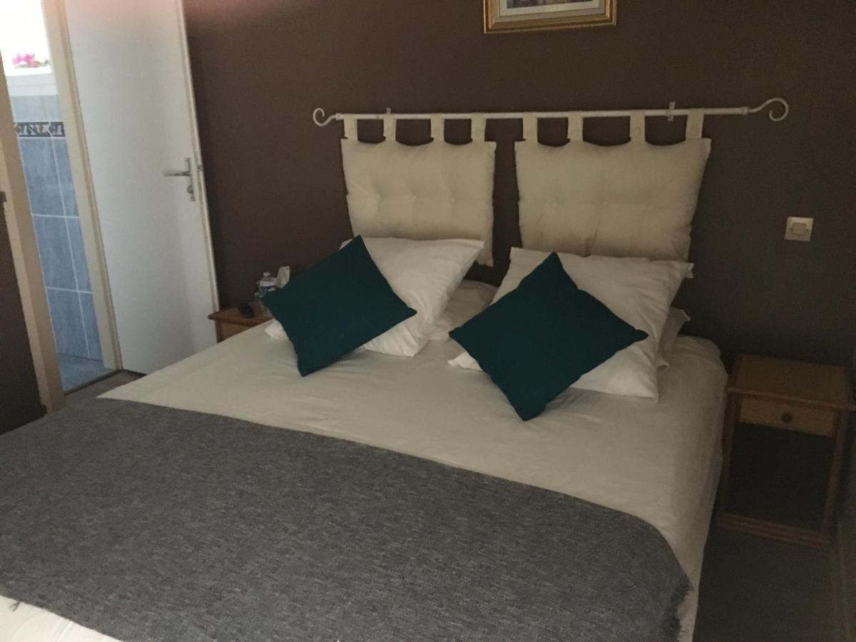 L'Un Des Sens Hotel Villefranche-de-Lonchat Buitenkant foto