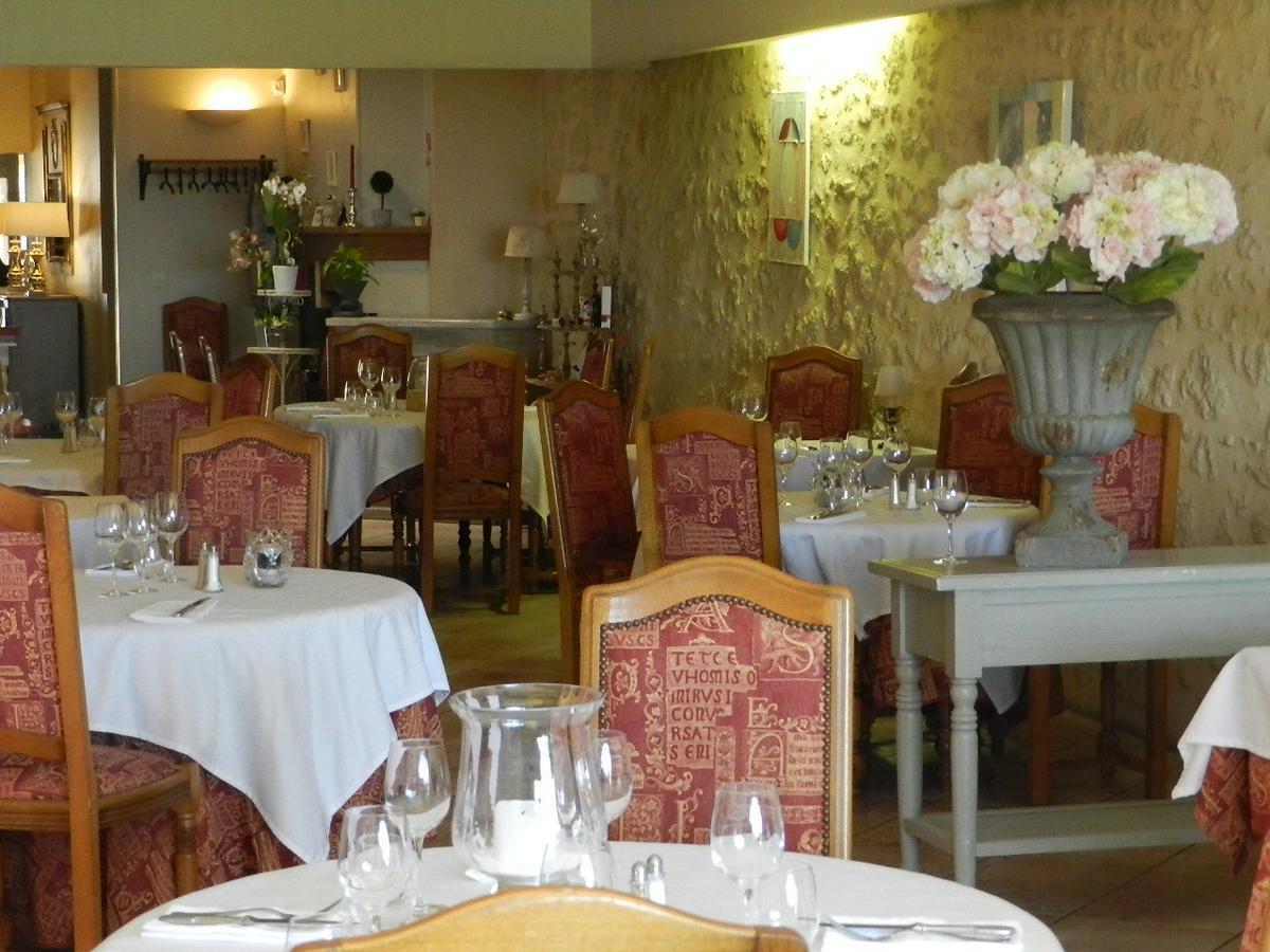 L'Un Des Sens Hotel Villefranche-de-Lonchat Buitenkant foto